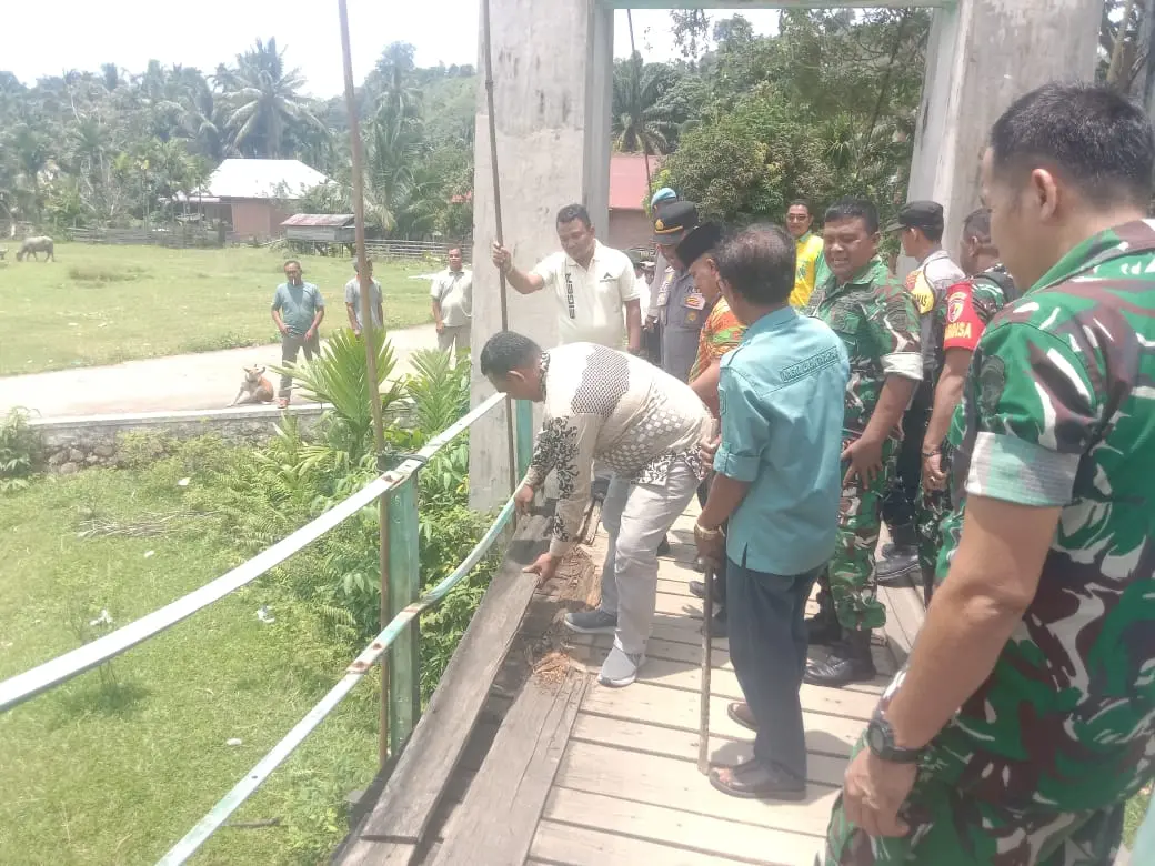 Wakili Dandim 0310/SS Menghadiri Acara Lonceng Perehapan Jembatan Gantung yang di laksanakan di Nagari lubuk Terantang