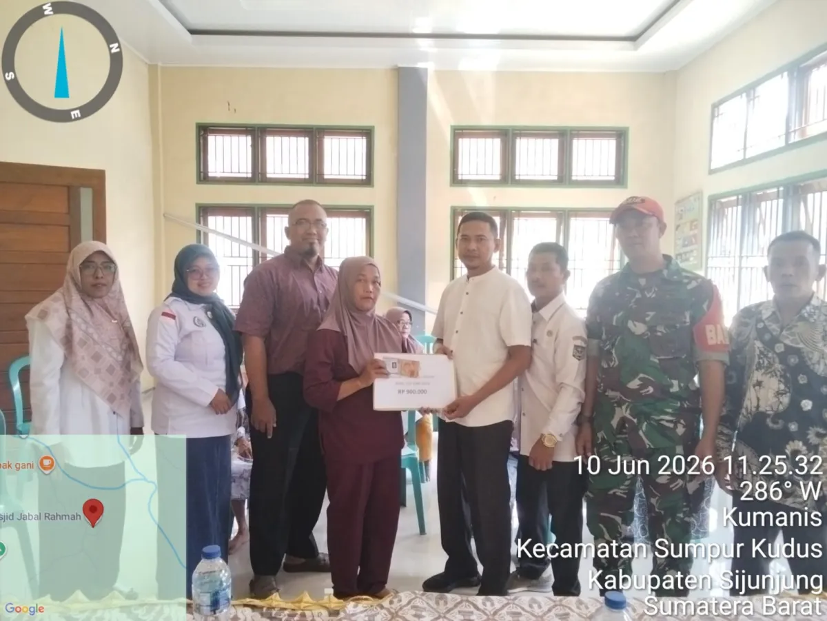 Babinsa 08/Kms menghadiri undangan Penyerahan Bantuan Langsung Tunai (BLT) dari Dana Desa 