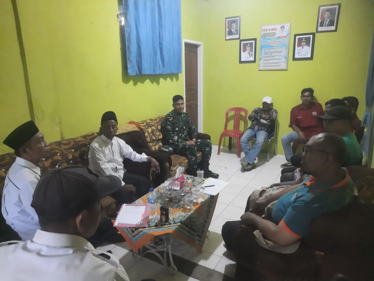 Komsos Dengan Warga dan Aparatur pemerintahan, Babinsa Koramil juga Rutin Pantau Wilayah Binaan