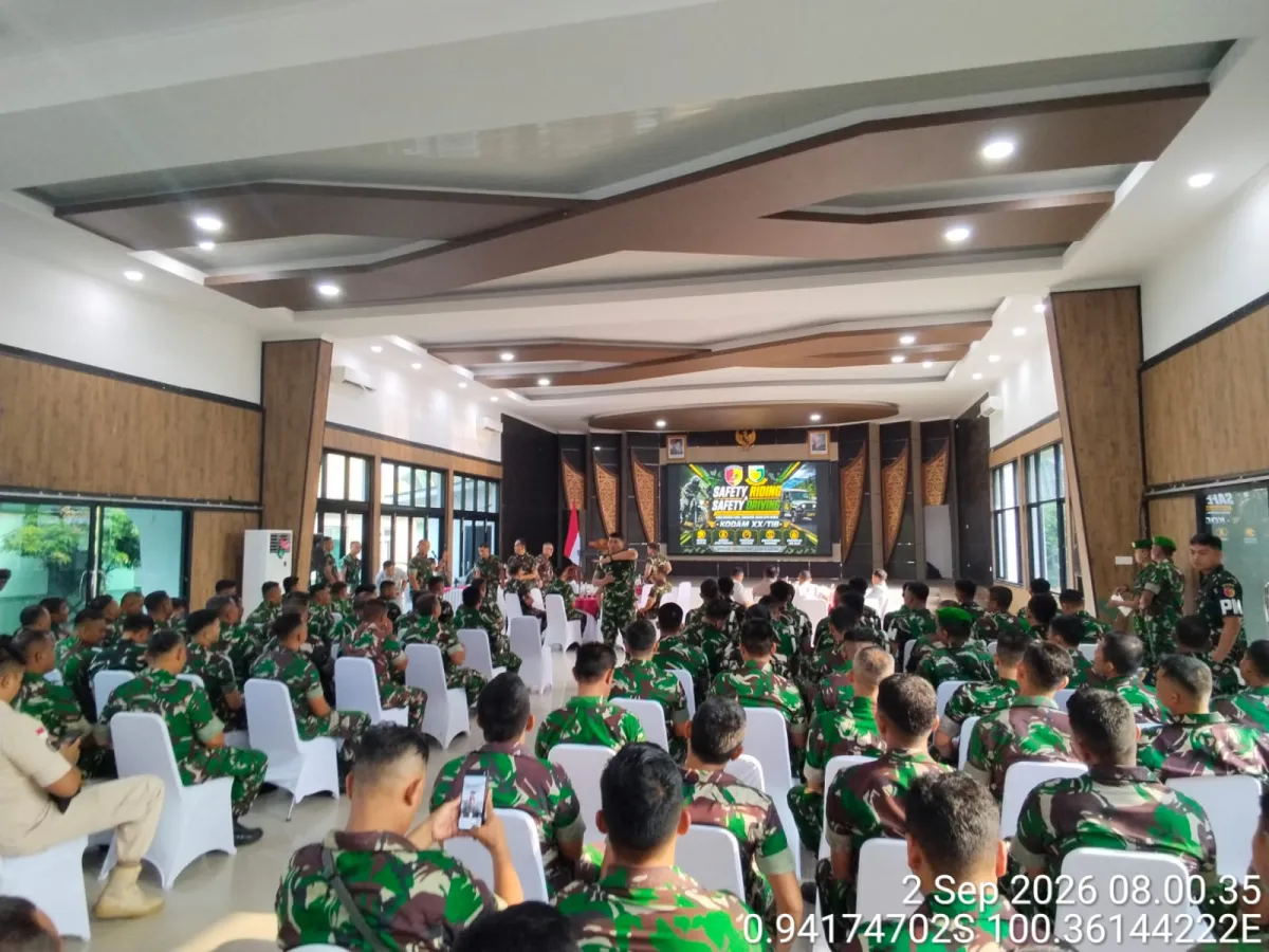 Anggota Makodim dan koramil jajaran kodim 0310/SS Melaksanakan Sosialisasi Keselamatan Berkendara di Makodam XX/TIB