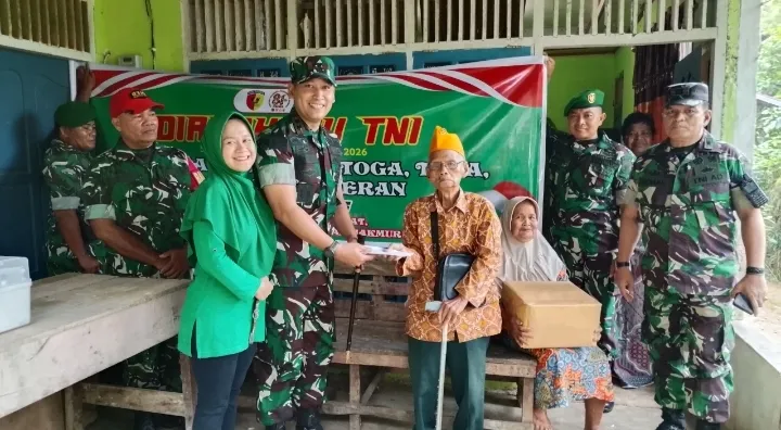 Kodim 0310/SS Berikan Bantuan Sembako Kepada Wakauri Jelang HUT TNI KE 81 