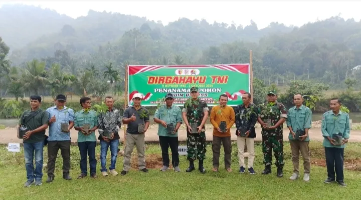 Sambut HUT ke-81 TNI, Kodim 0310/SS Gelar Karya Bakti Tanam Pohon di Lubuk Tanrantang