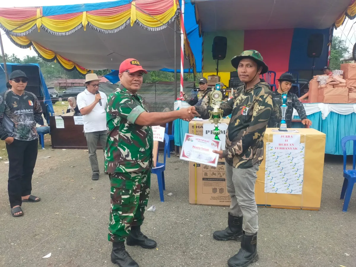 Babinsa Koramil 02/Sjj menghadiri undangan kegiatan penutupan Buru Safari Hama Tanaman Moser 2 di Jorong Hilie Pasar Jumat 