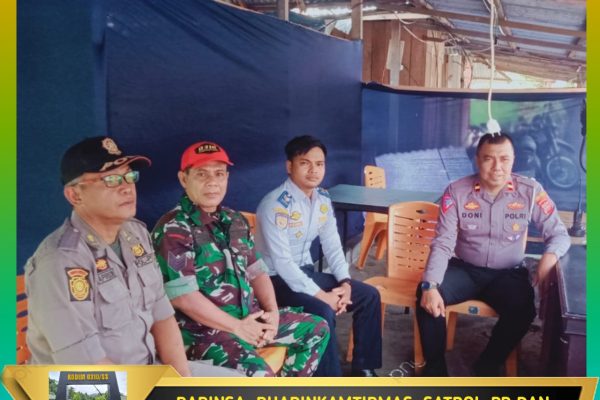 Babinsa, Bhabinkamtibmas dan Dishub Sembari Melaksanakan Pos Pam Juga Berkomunikasi Sosial