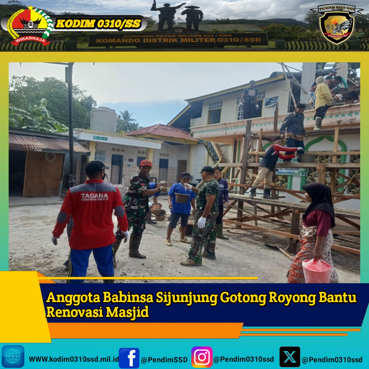 Anggota Babinsa Sijunjung Gotong Royong Bantu Renovasi Masjid