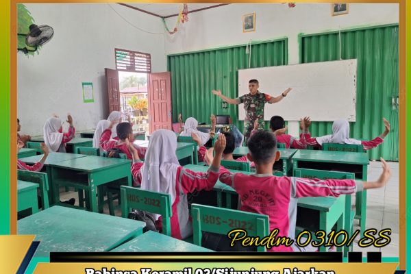 Babinsa Koramil 02/Sijunjung Ajarkan Matematika Dasar Metode Gasing Kepada Siswa SDN 20 Muaro