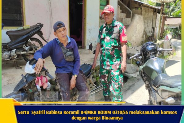 Sertu Syafril Babinsa Koramil 04/MKB KODIM 0310/SS melaksanakan komsos dengan warga Binaannya