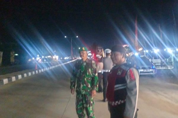 Tak Kenal Lelah Babinsa Tetap Aktif Bersinergi di Pos PAM Lebaran Memberikan Pengamanan dan Pelayanan Masyarakat