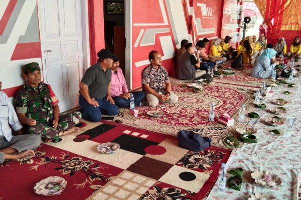 Jalin Silaturahmi, Babinsa Tani Harapan Hadiri Halal Bihalal Bersama Unsur Muspika Talawi