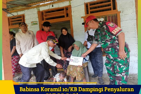 Babinsa Koramil 10/KB Laksanakan Pendampingan Penyaluran BLT-DD Di Dharmasraya